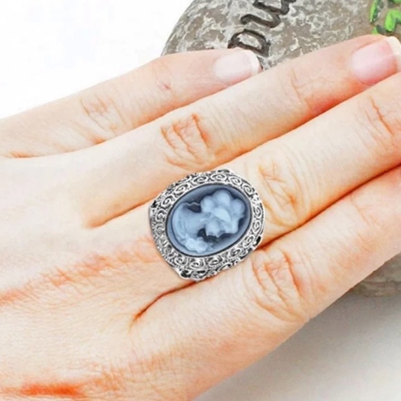 📜 Vintage Styled Victorian Styled Retro Ring 📜 - Picture 4 of 4